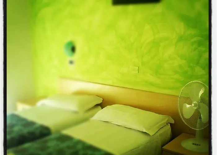 Elia Otel