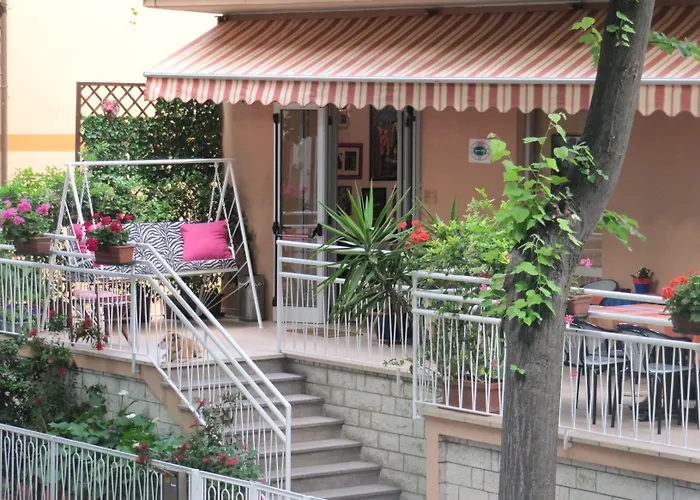 Elia Otel